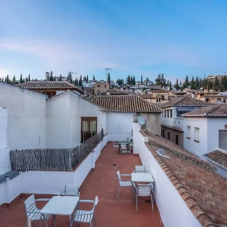 Frente A La Alhambra *