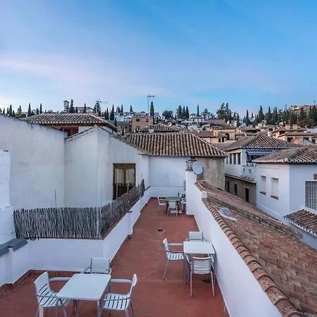 Frente A La Alhambra *